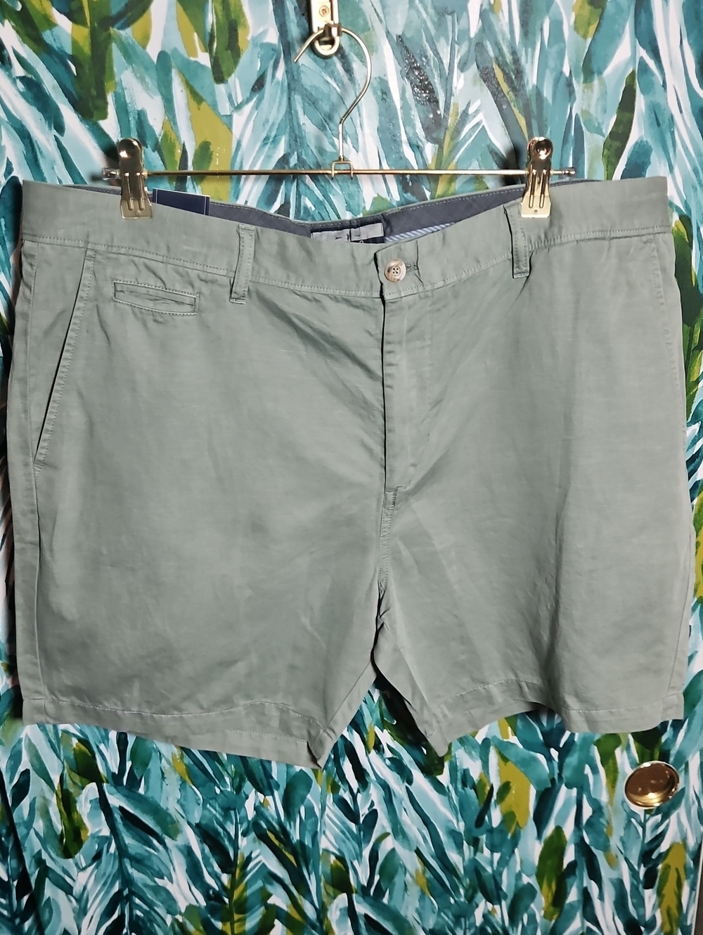 johnnie-O Sage Green Flat Front Chino Shorts - Size 40 - NWT